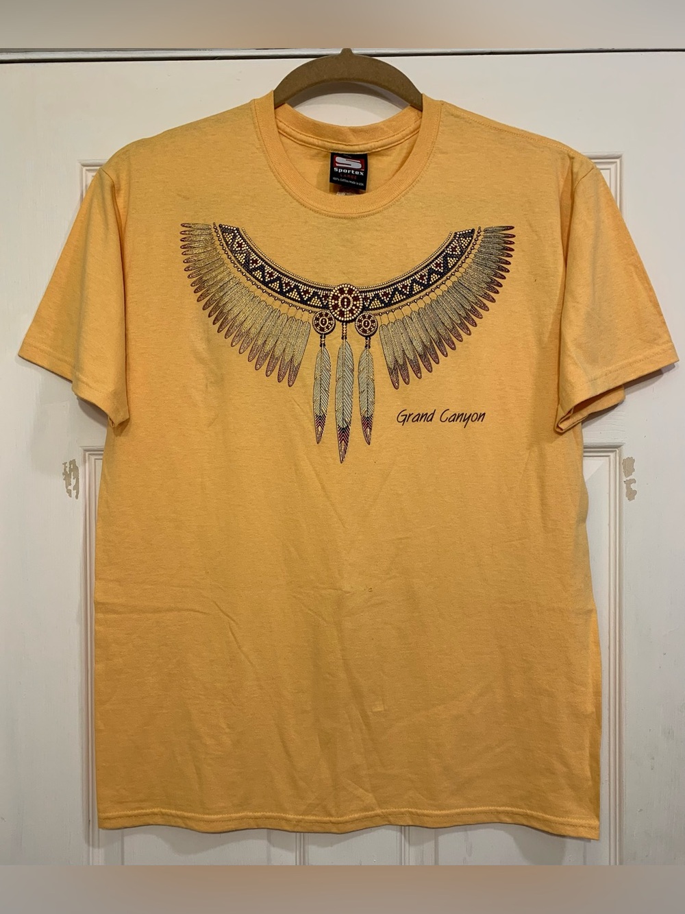 Vintage Yellow Native Feather Graphic Grand Canyon Large T-Shirt.          3378
